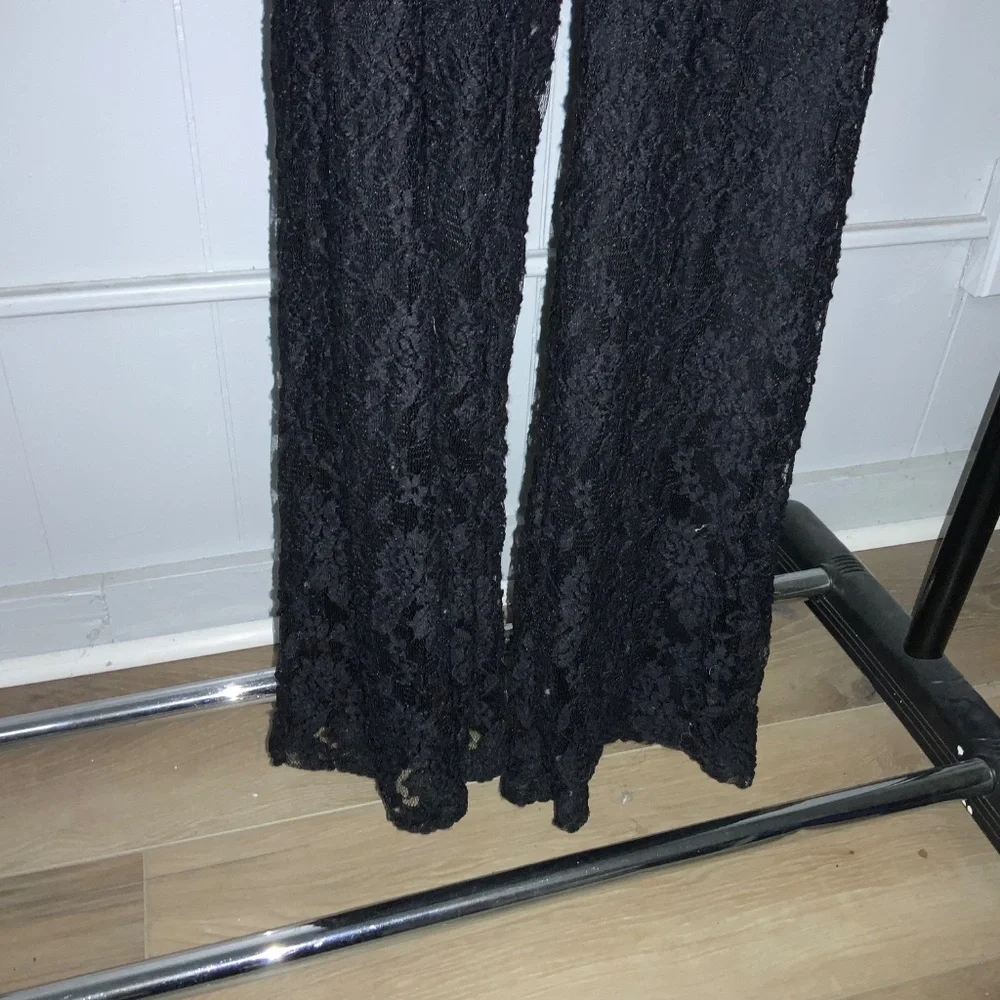 Venus lace V neck sleeveless jumpsuit open back Sz M flare leg